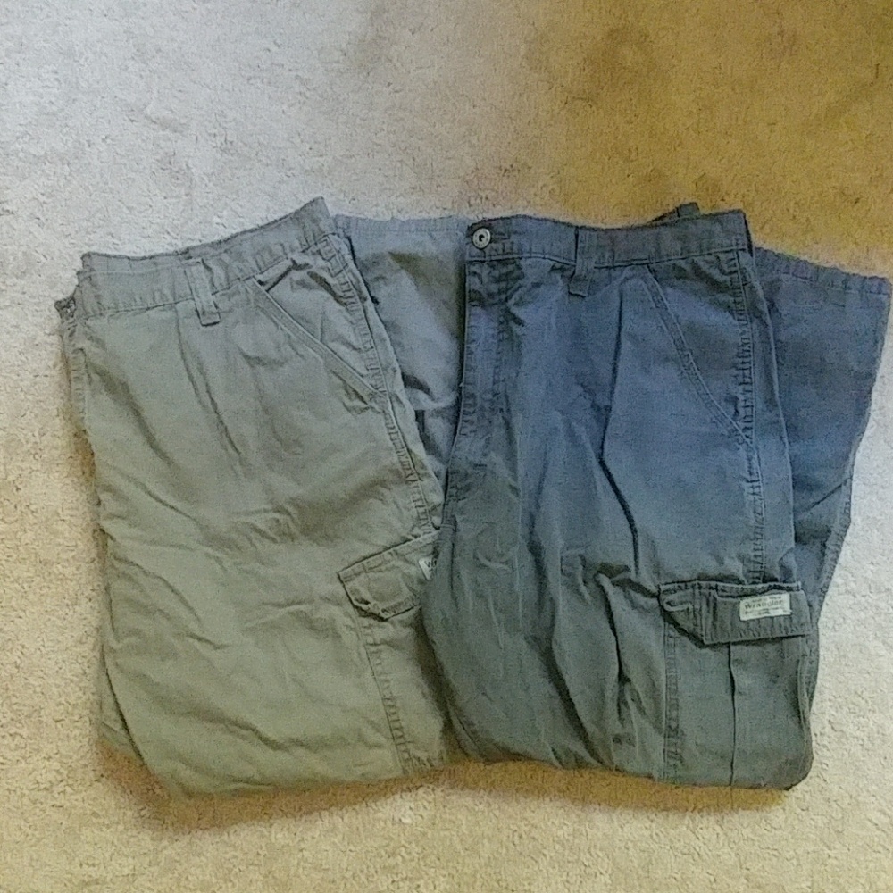 2 pairs of wrangler cargo pants